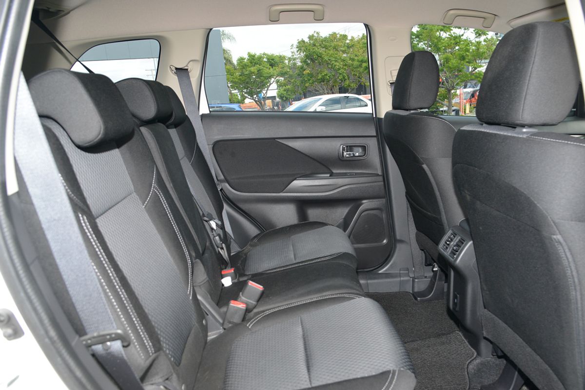 2021 Mitsubishi Outlander ES ZM