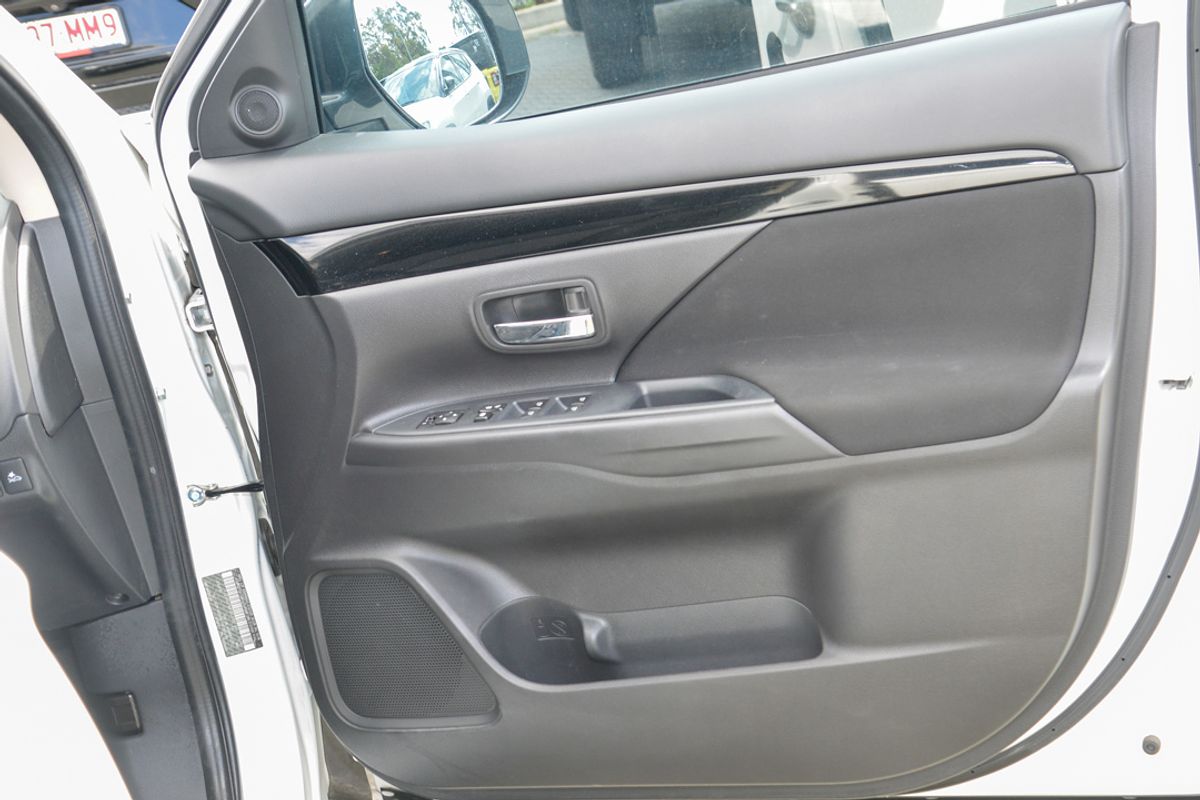 2021 Mitsubishi Outlander ES ZM