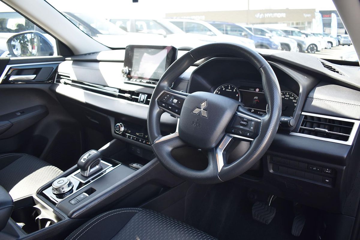 2024 Mitsubishi Outlander ES ZM