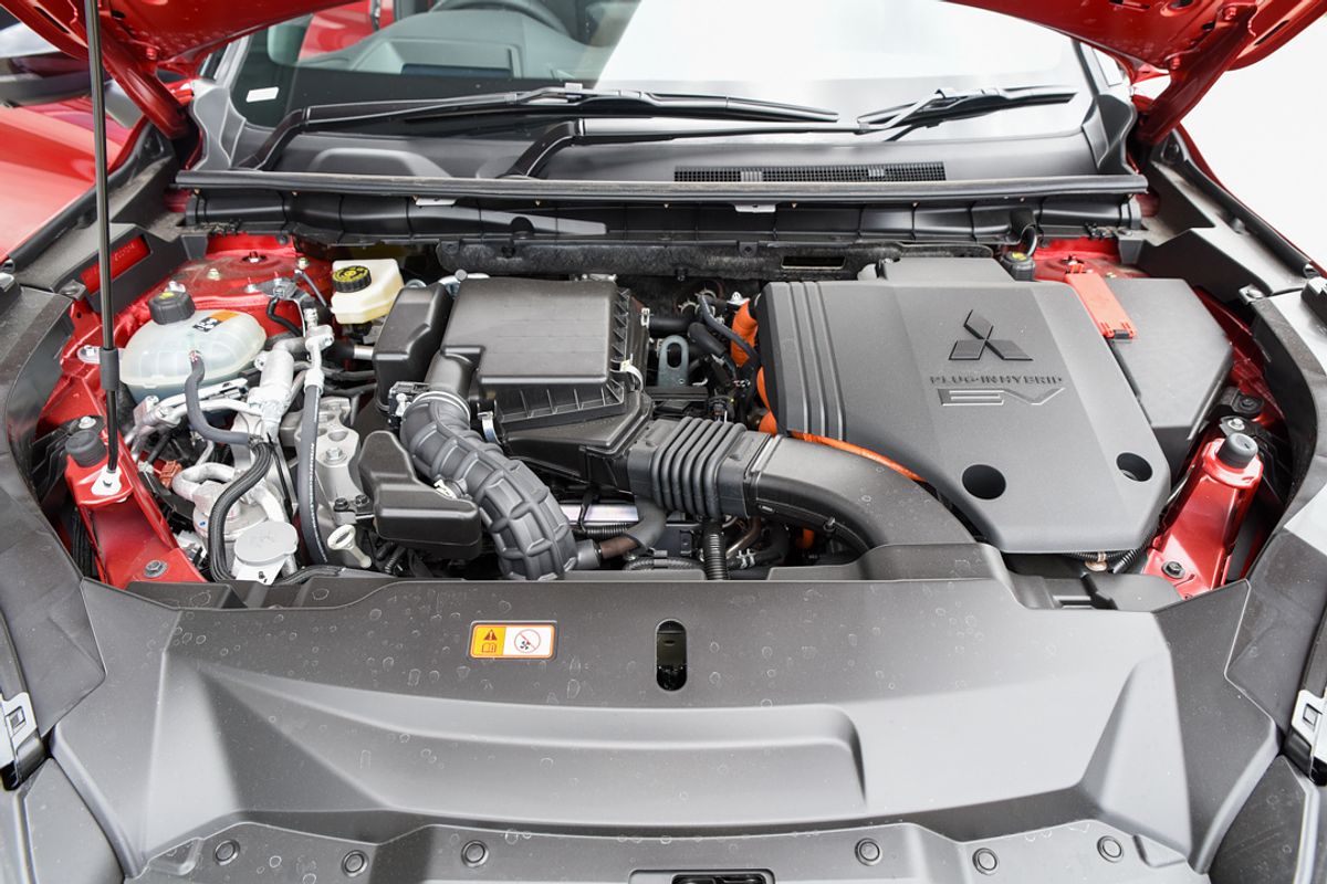 2024 Mitsubishi Outlander PHEV GSR ZM