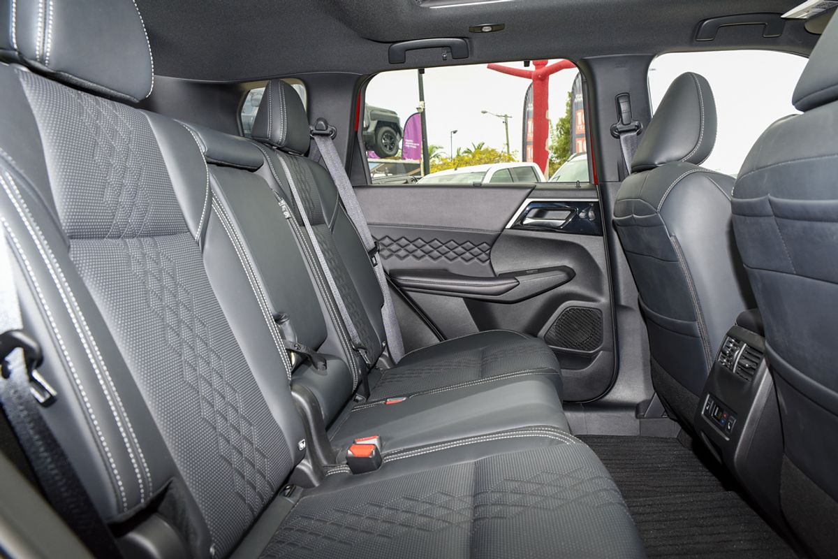 2024 Mitsubishi Outlander PHEV GSR ZM