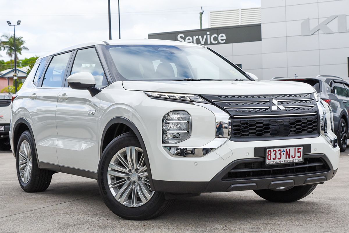 2024 Mitsubishi Outlander PHEV ES ZM