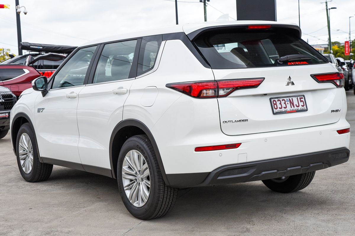 2024 Mitsubishi Outlander PHEV ES ZM