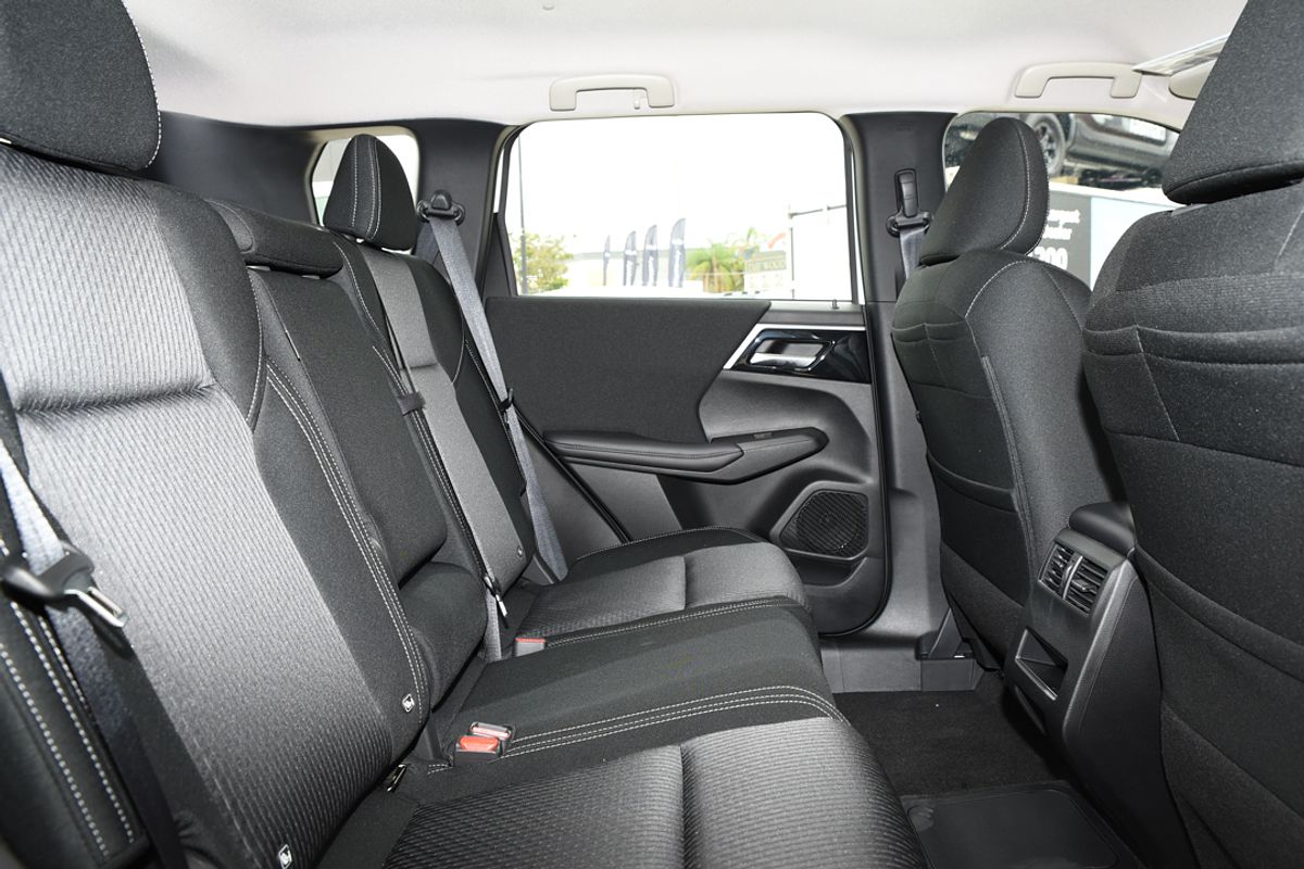 2024 Mitsubishi Outlander PHEV ES ZM