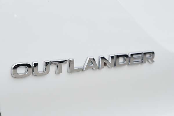 2024 Mitsubishi Outlander PHEV ES ZM