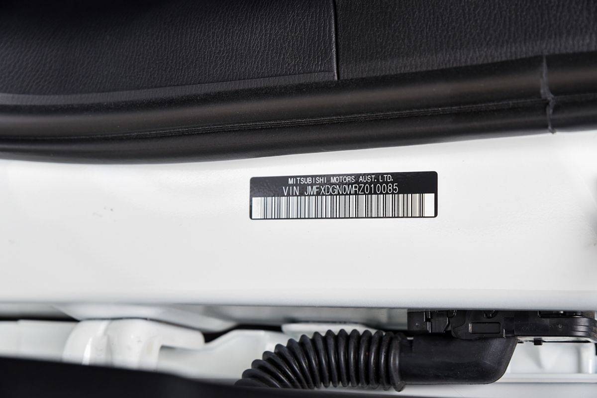 2024 Mitsubishi Outlander PHEV ES ZM