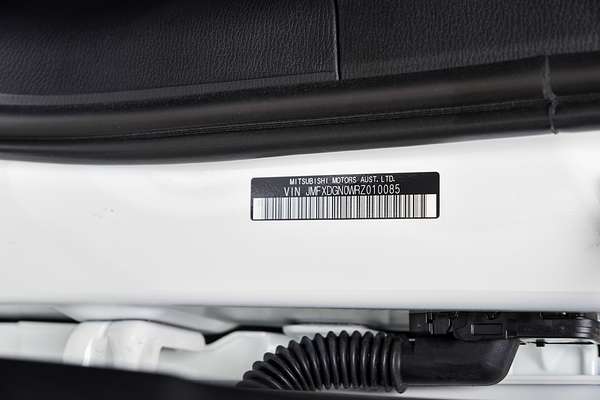 2024 Mitsubishi Outlander PHEV ES ZM