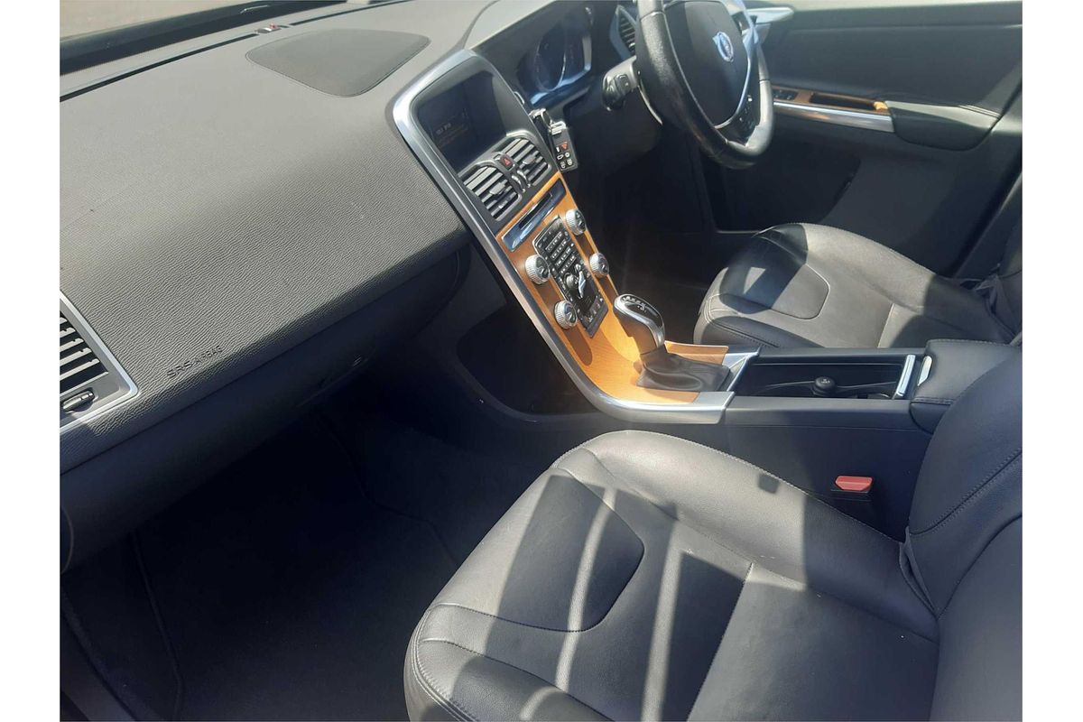 2017 Volvo XC60 T5 Luxury