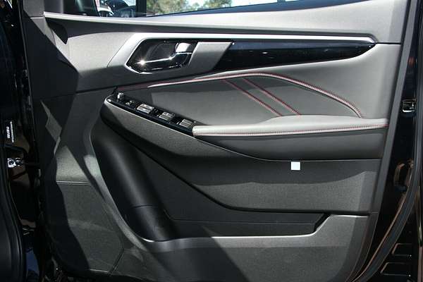 2025 Isuzu MU-X X-TERRAIN
