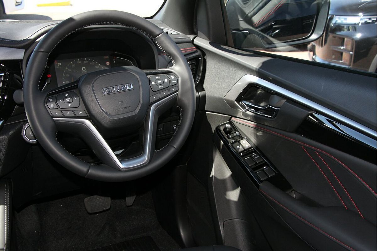 2025 Isuzu MU-X X-TERRAIN