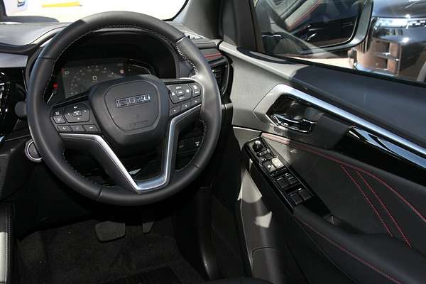 2025 Isuzu MU-X X-TERRAIN