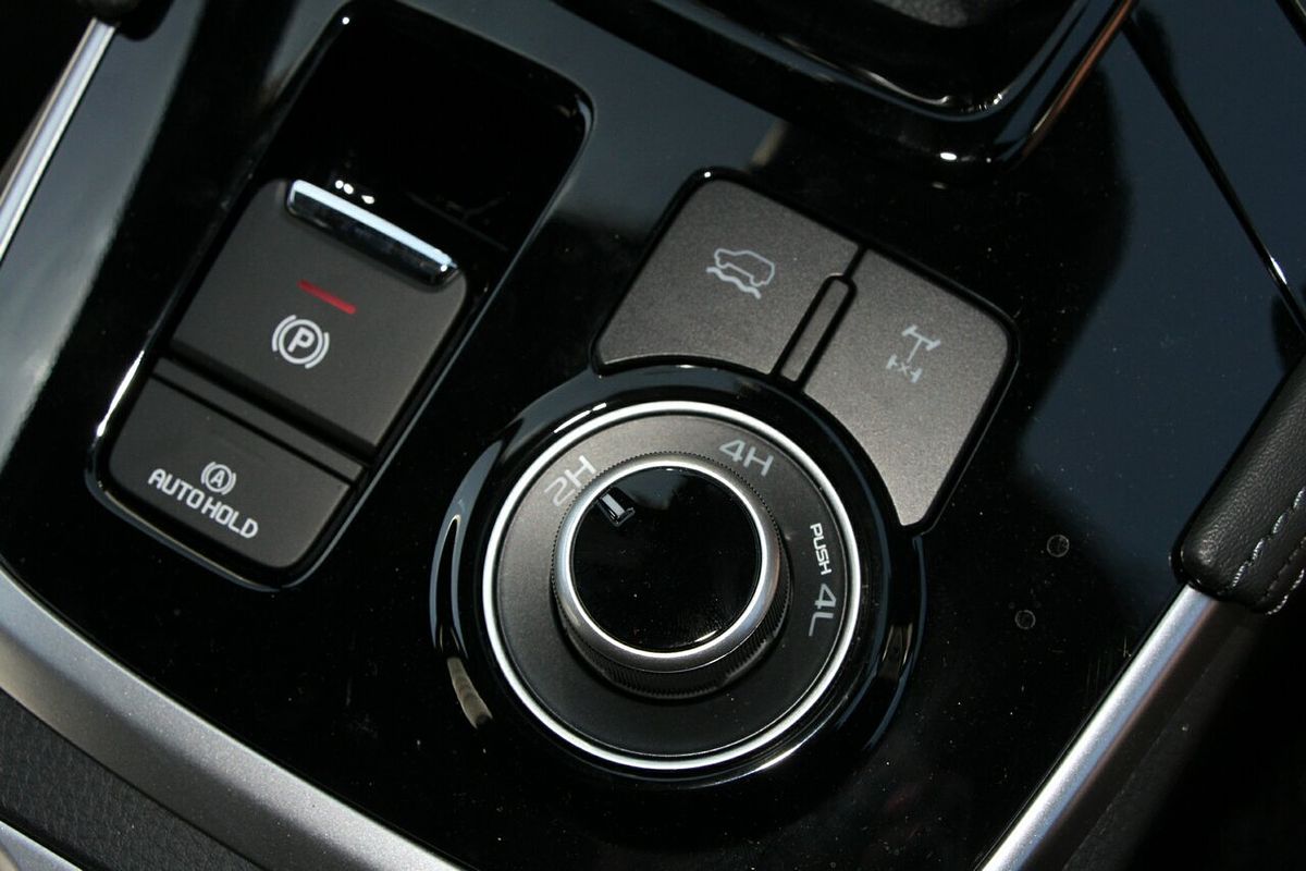 2025 Isuzu MU-X X-TERRAIN
