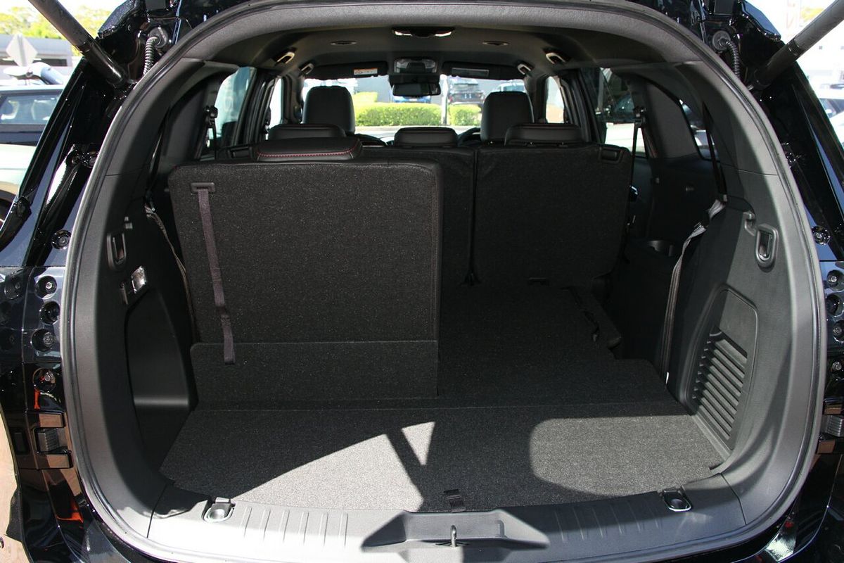 2025 Isuzu MU-X X-TERRAIN