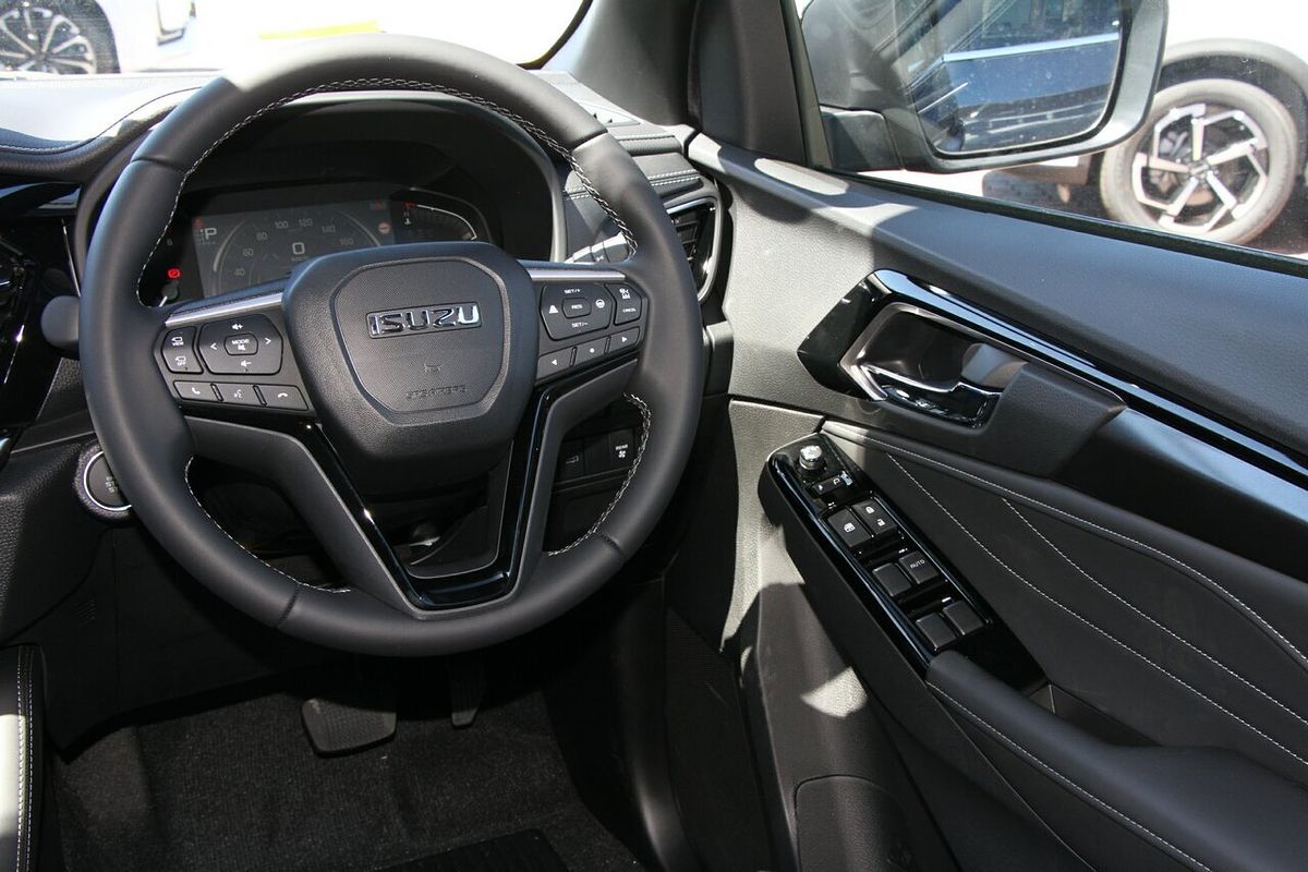 2025 Isuzu MU-X LS-T