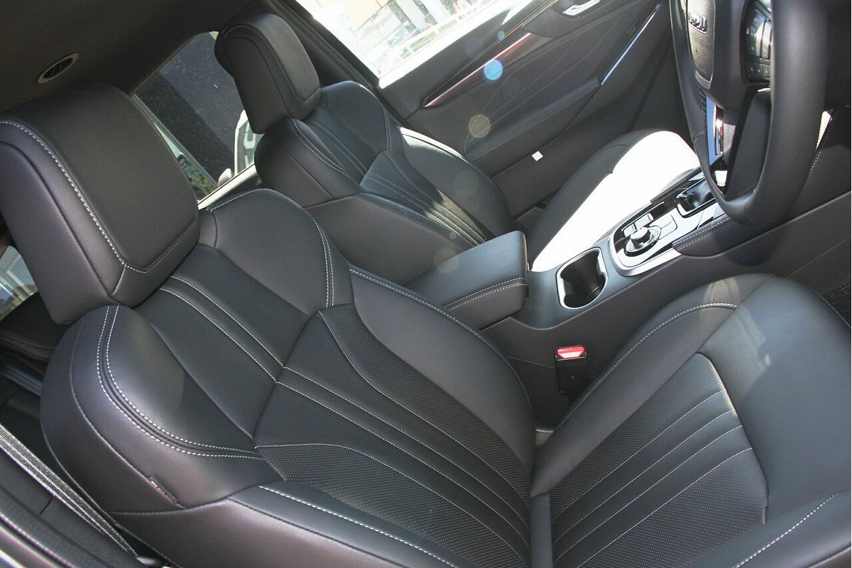 2025 Isuzu MU-X LS-T
