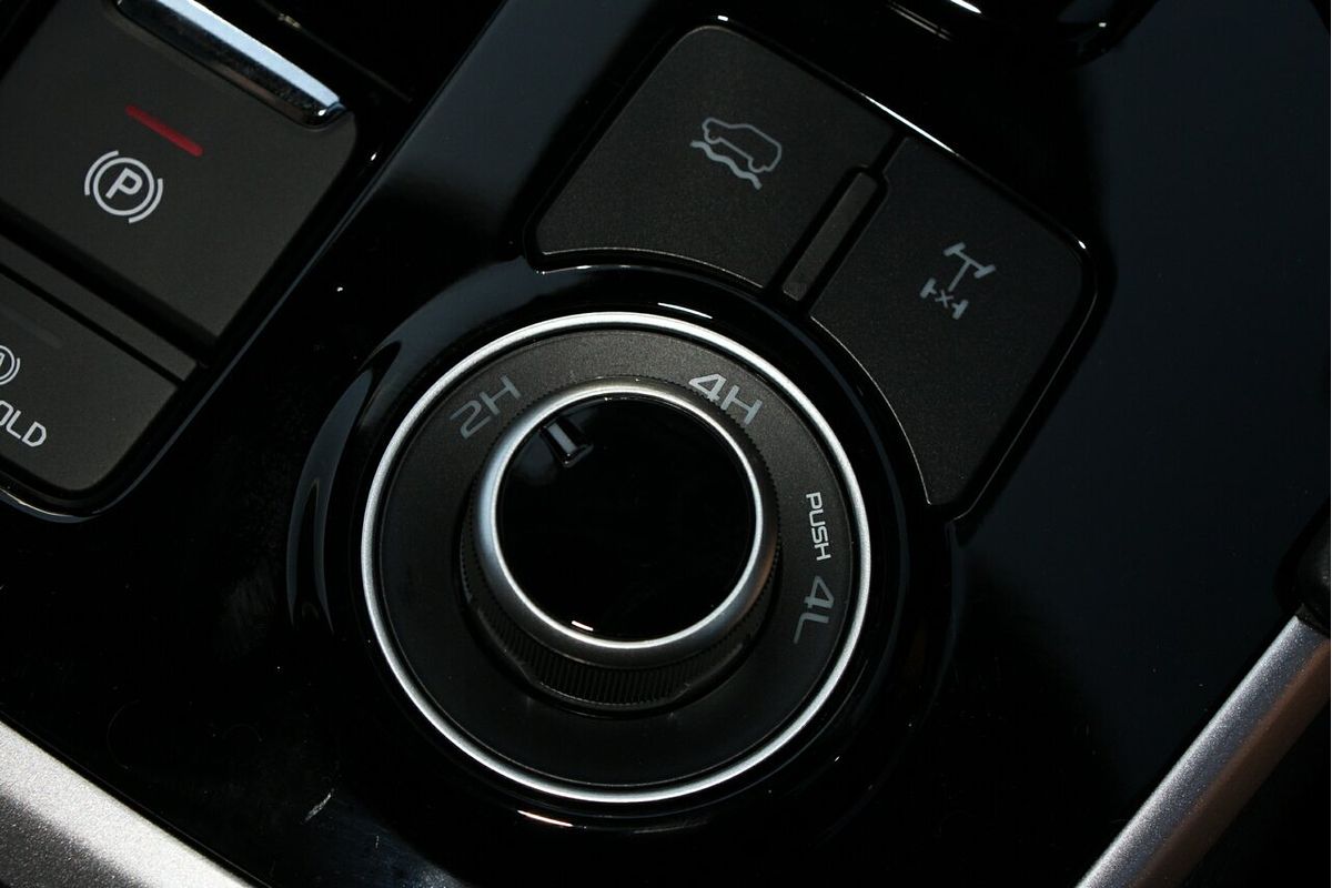 2025 Isuzu MU-X LS-T