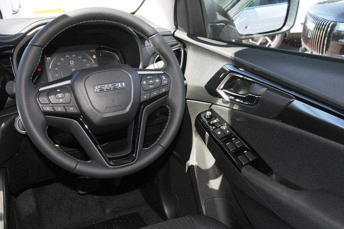 2025 Isuzu MU-X LS-U