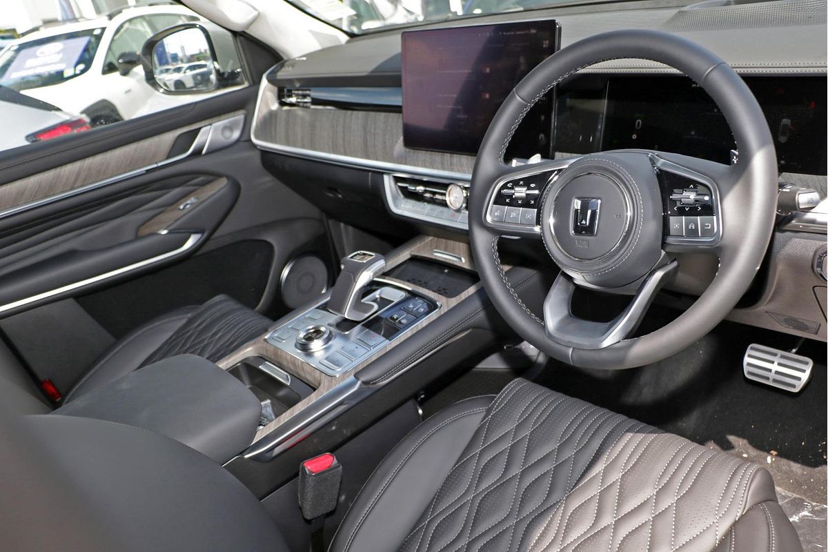 2025 GWM Tank 500 Ultra Hi4-T PHEV P03