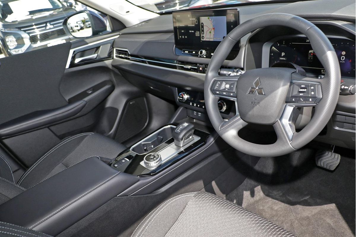 2025 Mitsubishi Outlander ES ZM