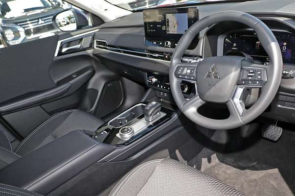 2025 Mitsubishi Outlander ES ZM