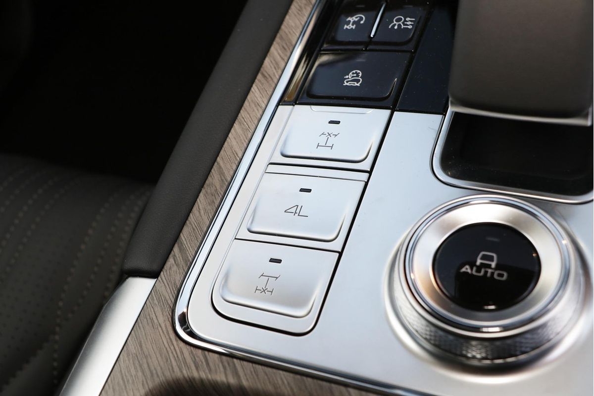 2025 GWM Tank 500 Ultra Hi4-T PHEV P03