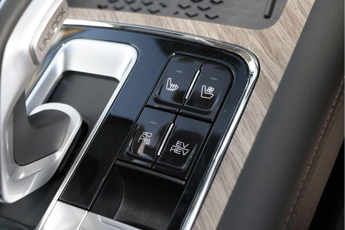 2025 GWM Tank 500 Ultra Hi4-T PHEV P03