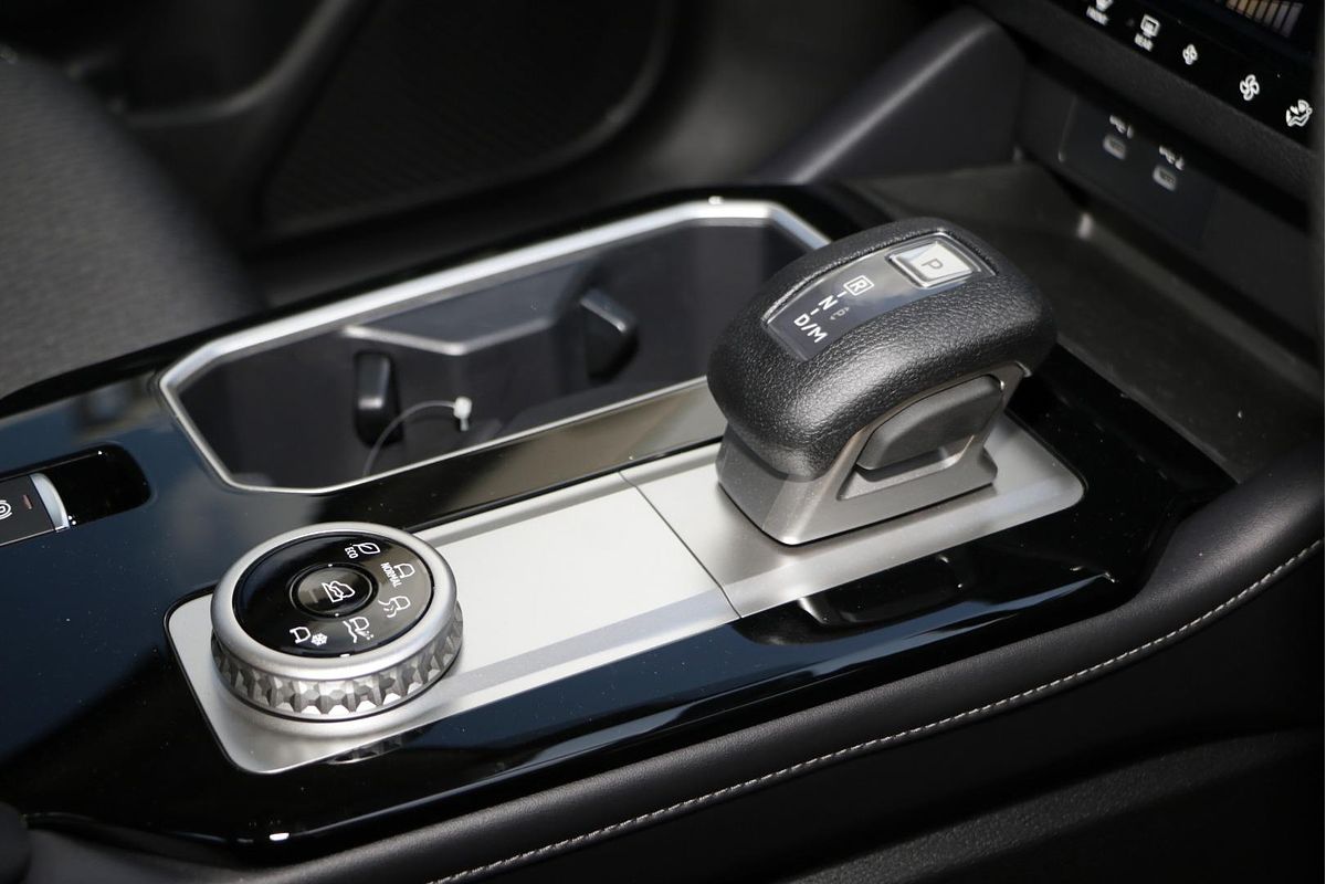 2025 Mitsubishi Outlander ES ZM