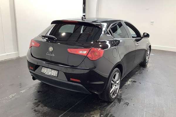 2016 Alfa Romeo Giulietta Distinctive Series 1