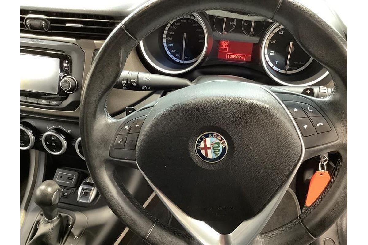 2016 Alfa Romeo Giulietta Distinctive Series 1