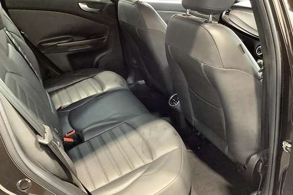 2016 Alfa Romeo Giulietta Distinctive Series 1