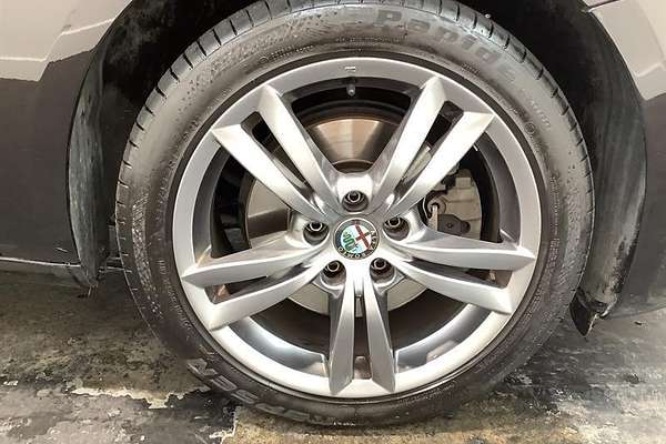 2016 Alfa Romeo Giulietta Distinctive Series 1