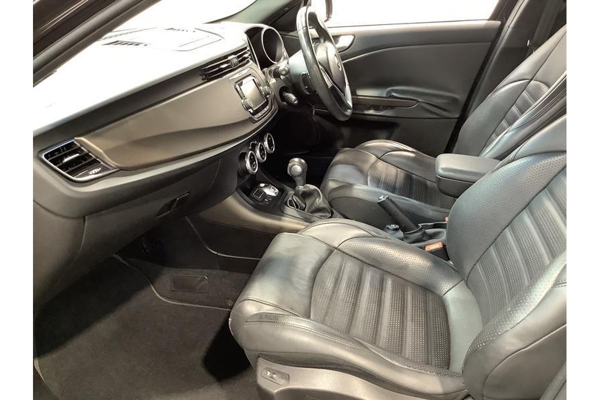 2016 Alfa Romeo Giulietta Distinctive Series 1