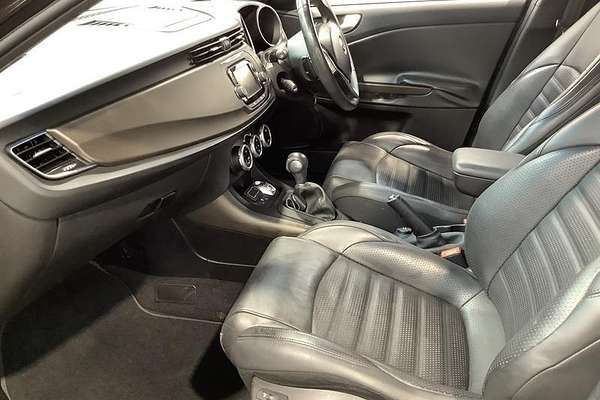 2016 Alfa Romeo Giulietta Distinctive Series 1