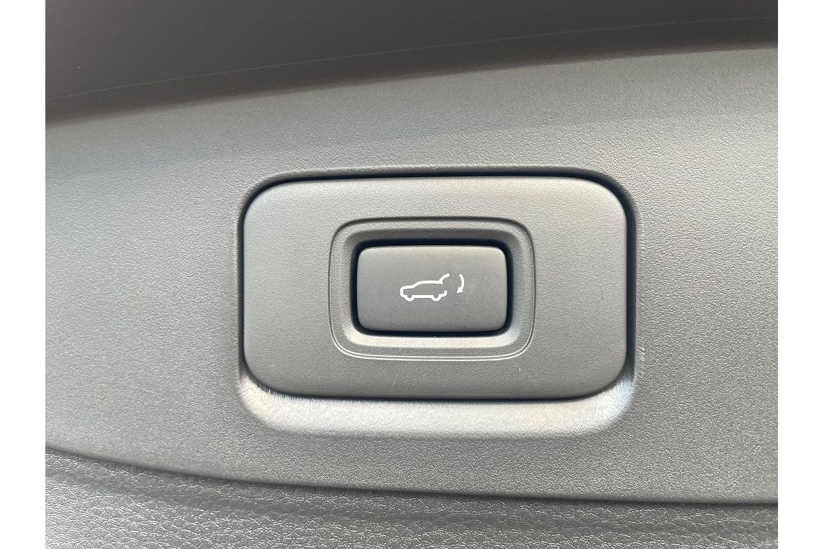 2025 Isuzu MU-X LS-T