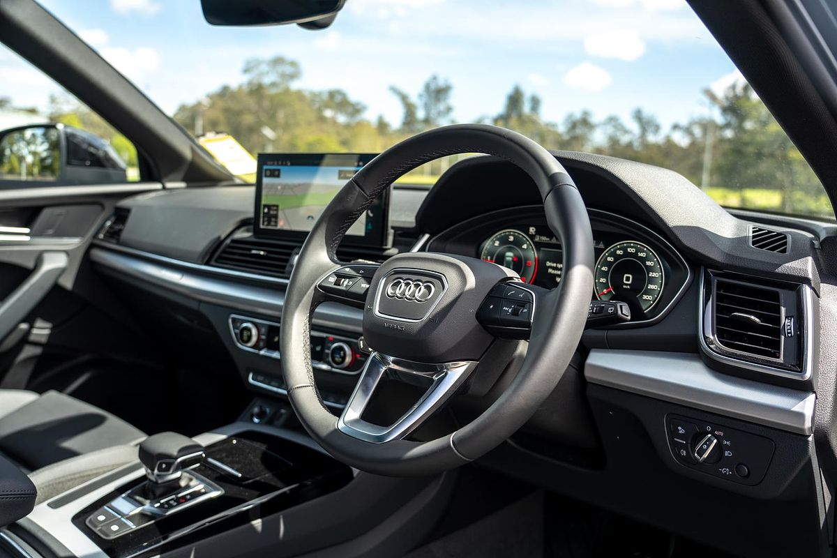 2024 Audi Q5 40 TDI S line FY