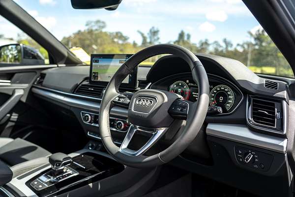 2024 Audi Q5 40 TDI S line FY