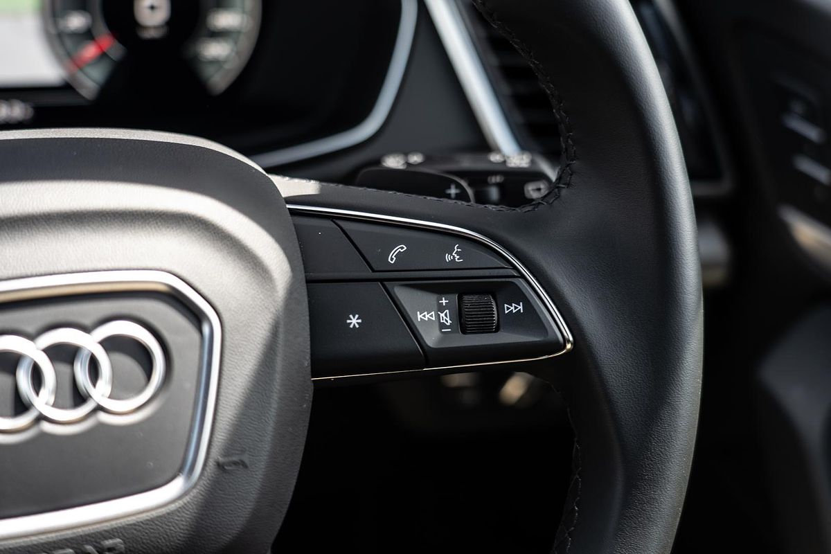 2024 Audi Q5 40 TDI S line FY