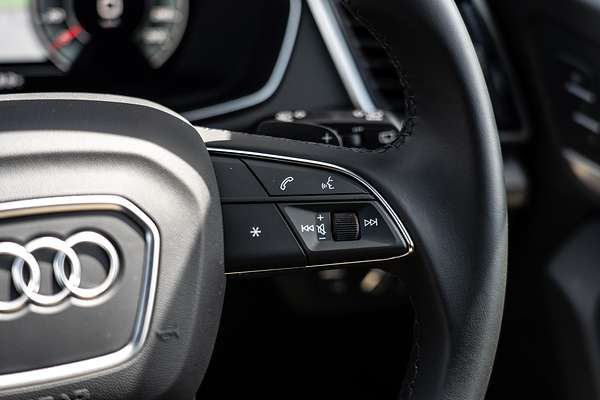 2024 Audi Q5 40 TDI S line FY
