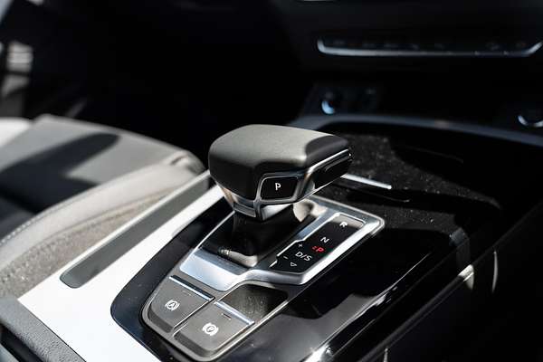 2024 Audi Q5 40 TDI S line FY