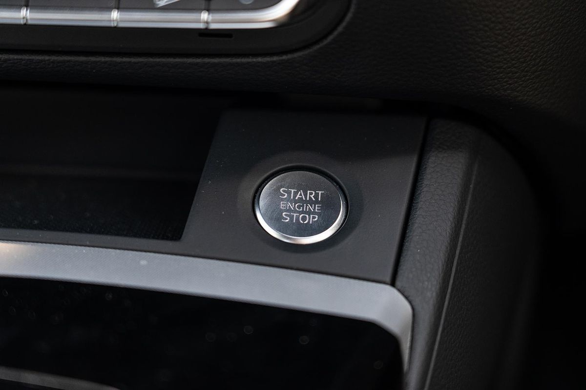 2024 Audi Q5 40 TDI S line FY