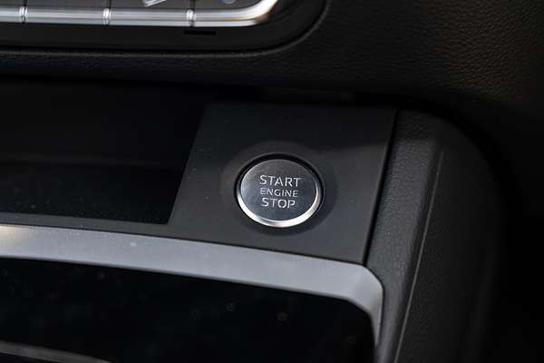 2024 Audi Q5 40 TDI S line FY