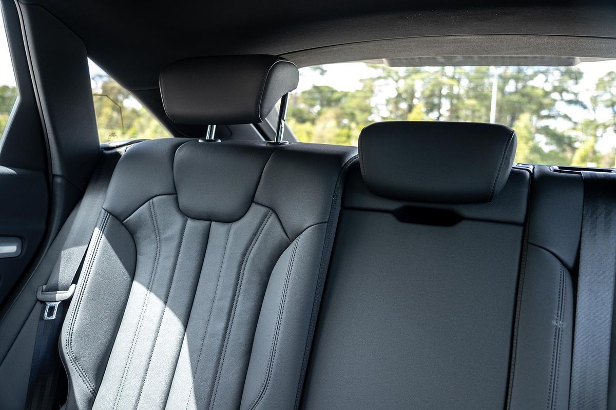 2024 Audi Q5 40 TDI S line FY