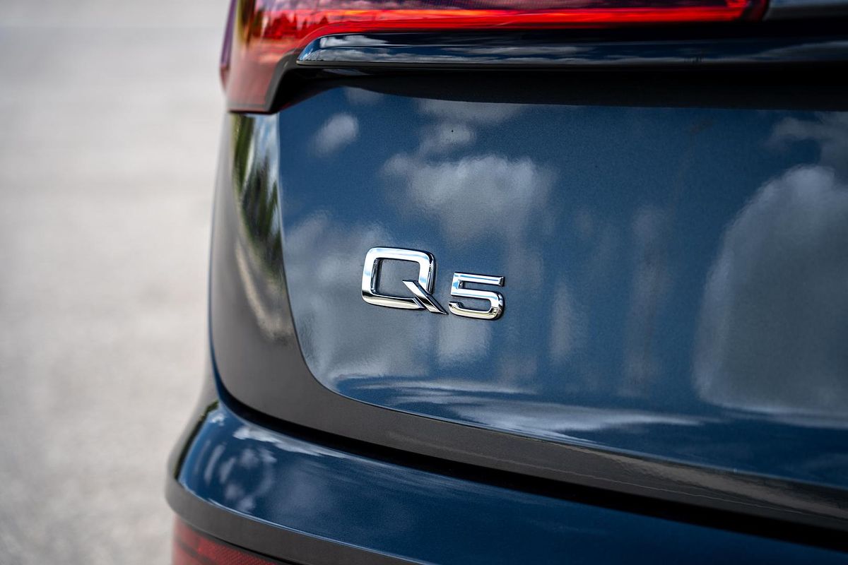 2024 Audi Q5 40 TDI S line FY