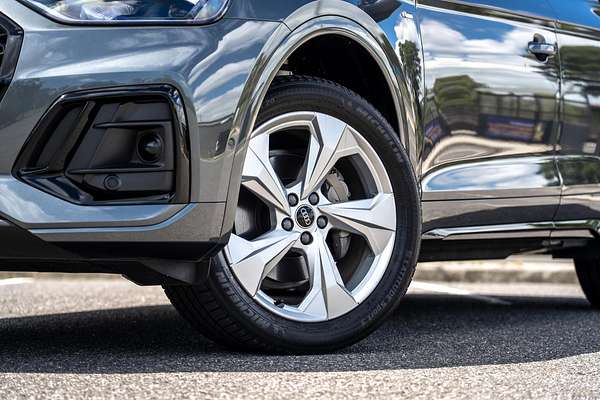 2024 Audi Q5 40 TDI S line FY