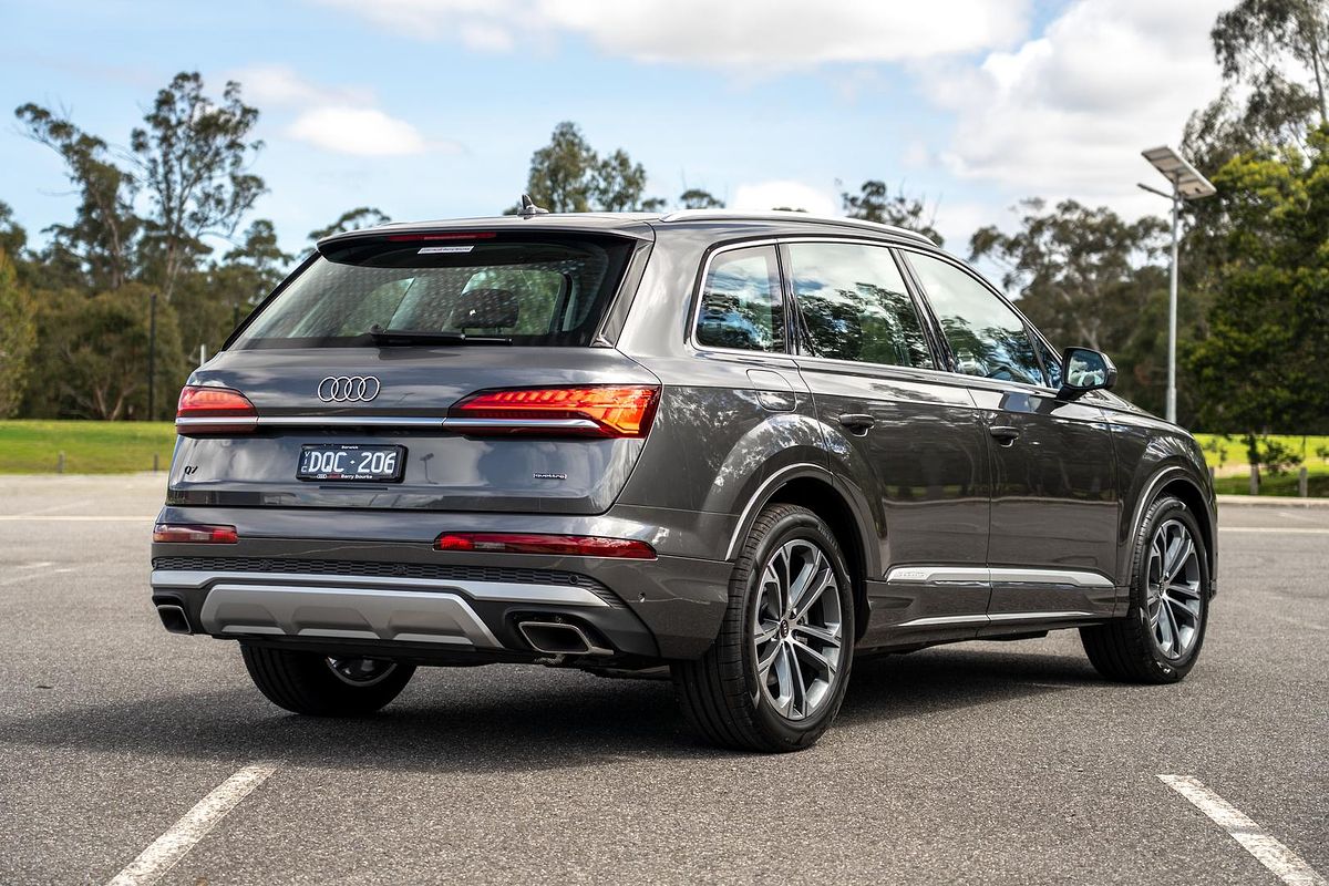 2025 Audi Q7 45 TFSI 4M