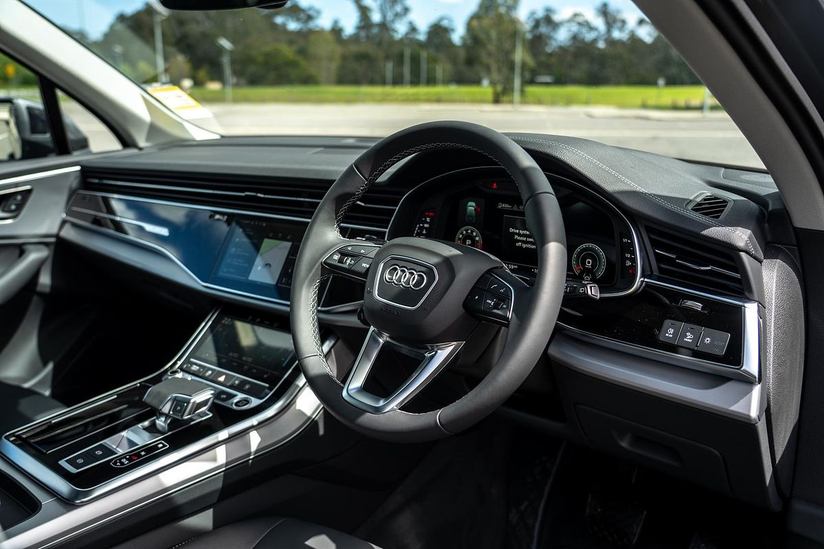 2025 Audi Q7 45 TFSI 4M