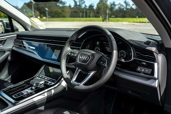 2025 Audi Q7 45 TFSI 4M