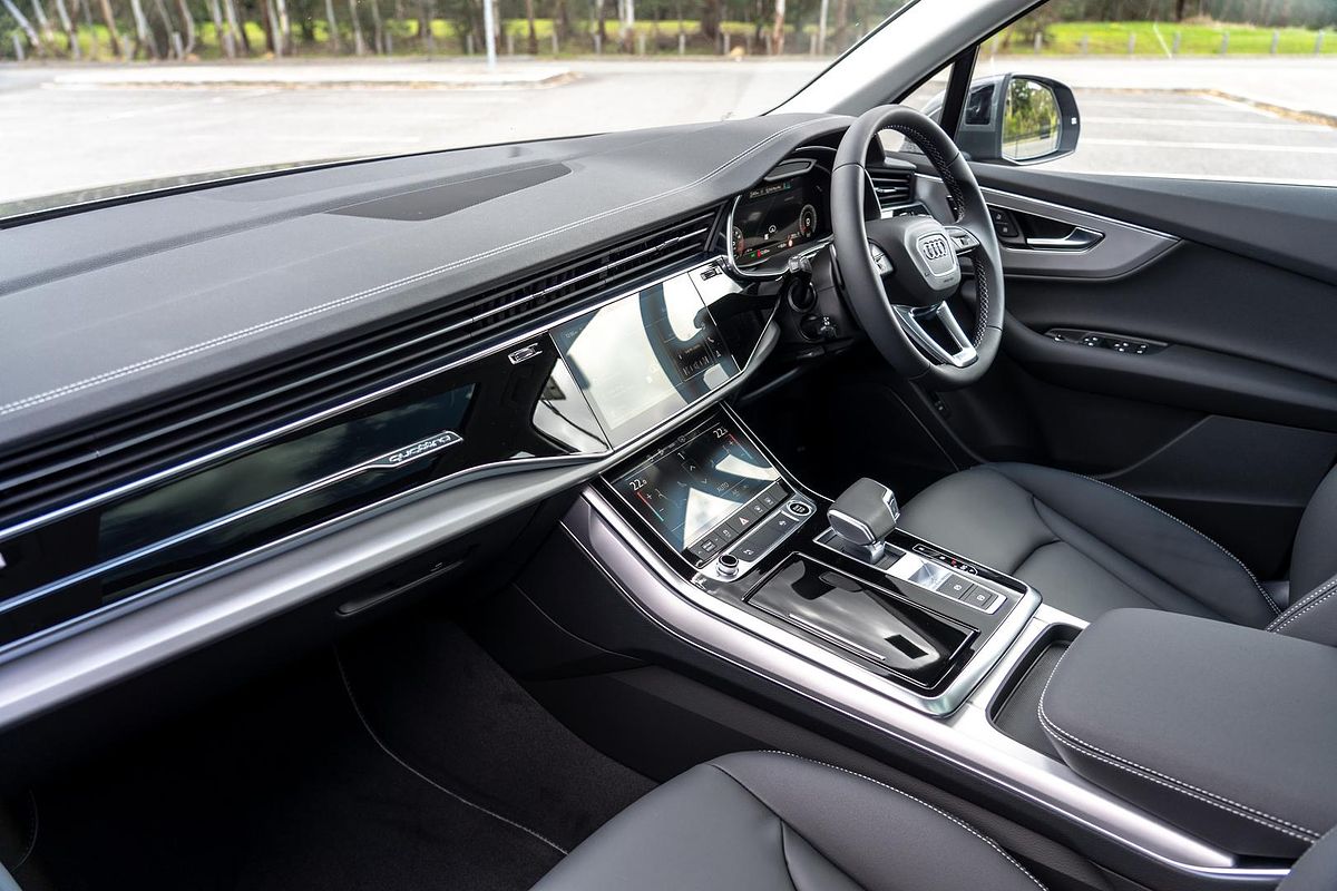 2025 Audi Q7 45 TFSI 4M