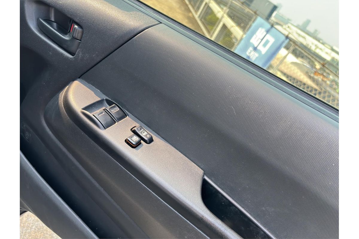 2015 Toyota Hiace DX