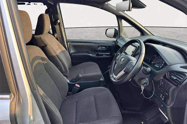 2017 Toyota Esquire XI Welcab ZRR80